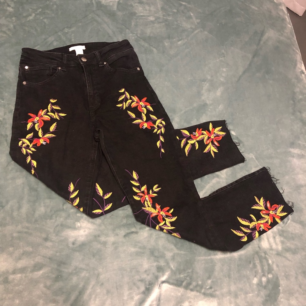 Embroidered floral H&M jeans boyfriend mom
